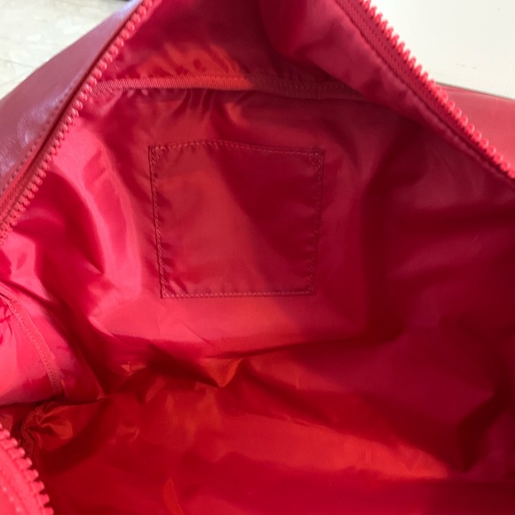 Red Lacoste Sport Bag Retro - Picture 10 of 13